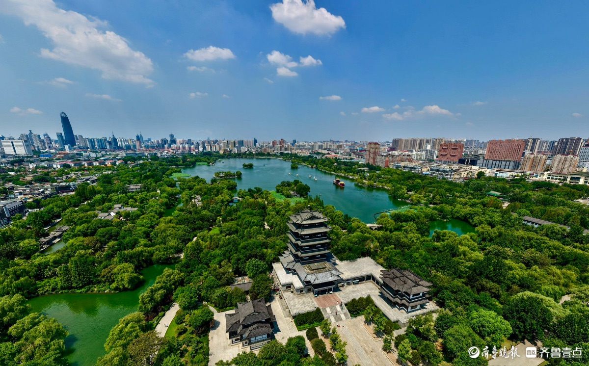 俯瞰蓝天白云下的泉城美景