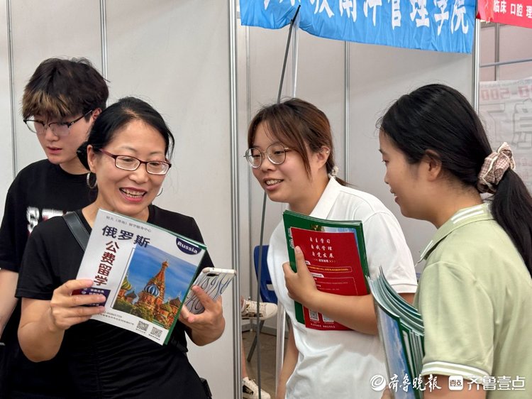 壹点图集丨现场问招!山东高招会青岛高职专科场首场开幕