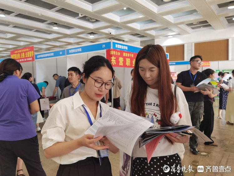 壹点图集丨现场问招!山东高招会青岛高职专科场首场开幕