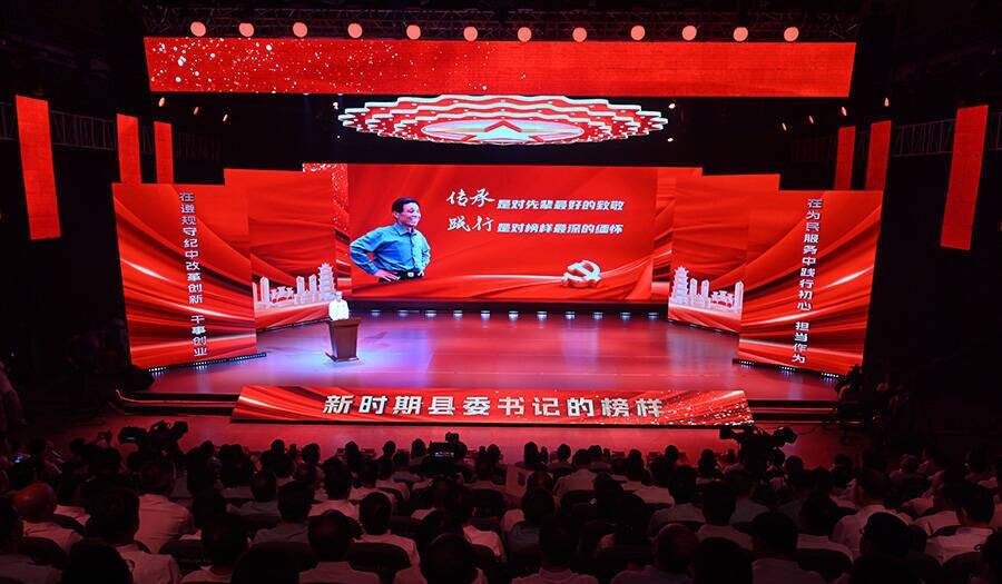 王伯祥先进事迹报告会举行