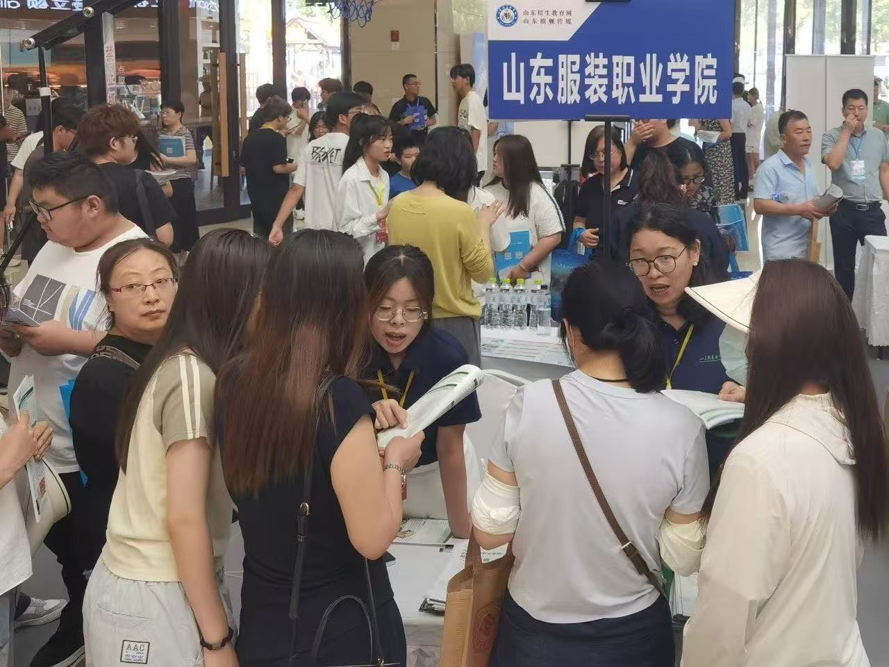 山东服装职业学院招生咨询会：梦想在这里扬帆起航