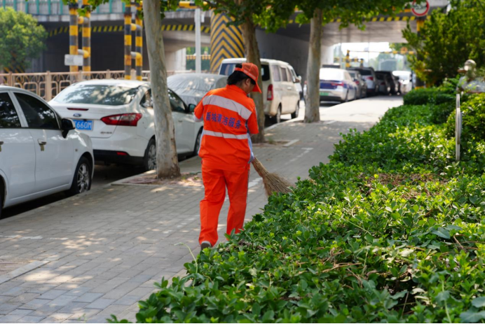 “你们守护城市，我们守护欢乐”——济南方特为高温坚守者送清凉