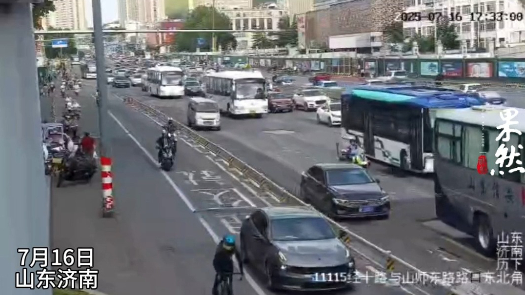 果然视频丨济南交警紧急开道护送伤童，晚高峰21分钟到达医院