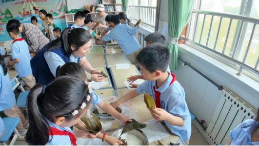 东港农商银行开展防范非法金融宣传：筑牢金融防线 传递服务温度