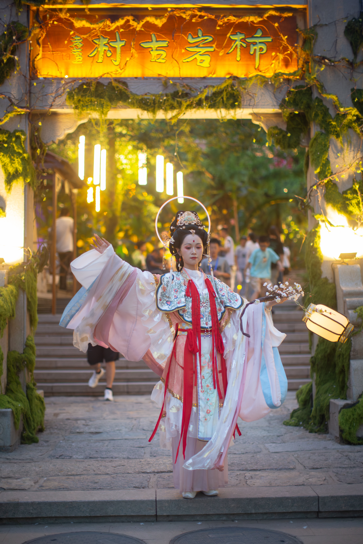 壹点图集｜逃离盛夏，解锁红叶柿岩清凉与火热交织的奇幻夜