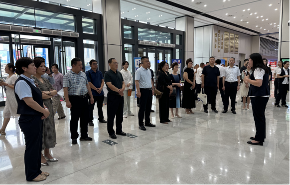 烟台银行参与烟台市第二届政务服务日活动，搭建银政合作桥梁