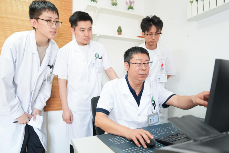 九旬老人重获新生，烟台毓璜顶医院微创手术破高龄禁区