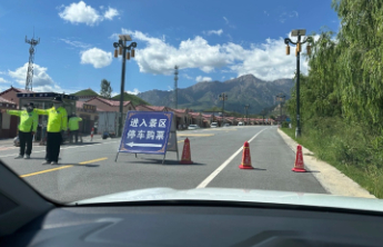 景区在马路设卡收费，如此吃相有损地方形象