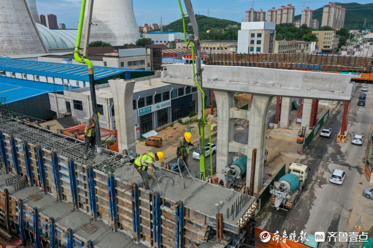 图集｜烟台：烈日下的快速路施工现场