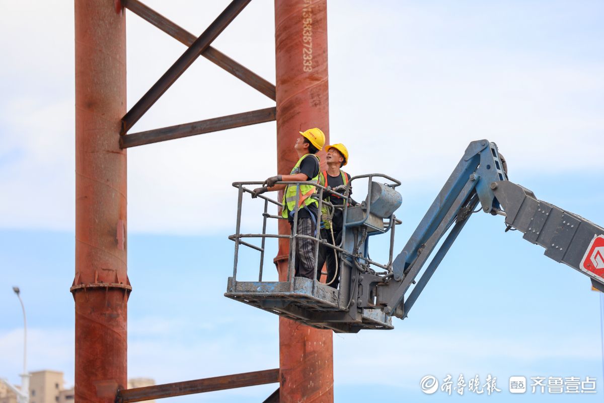 图集｜烟台：烈日下的快速路施工现场