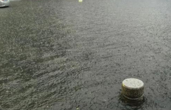 下暴雨，汽车千万别躲桥洞避雨！这些保命知识快收藏
