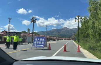 4A景区收每人300元“过路费”，整改容不得缓缓推进