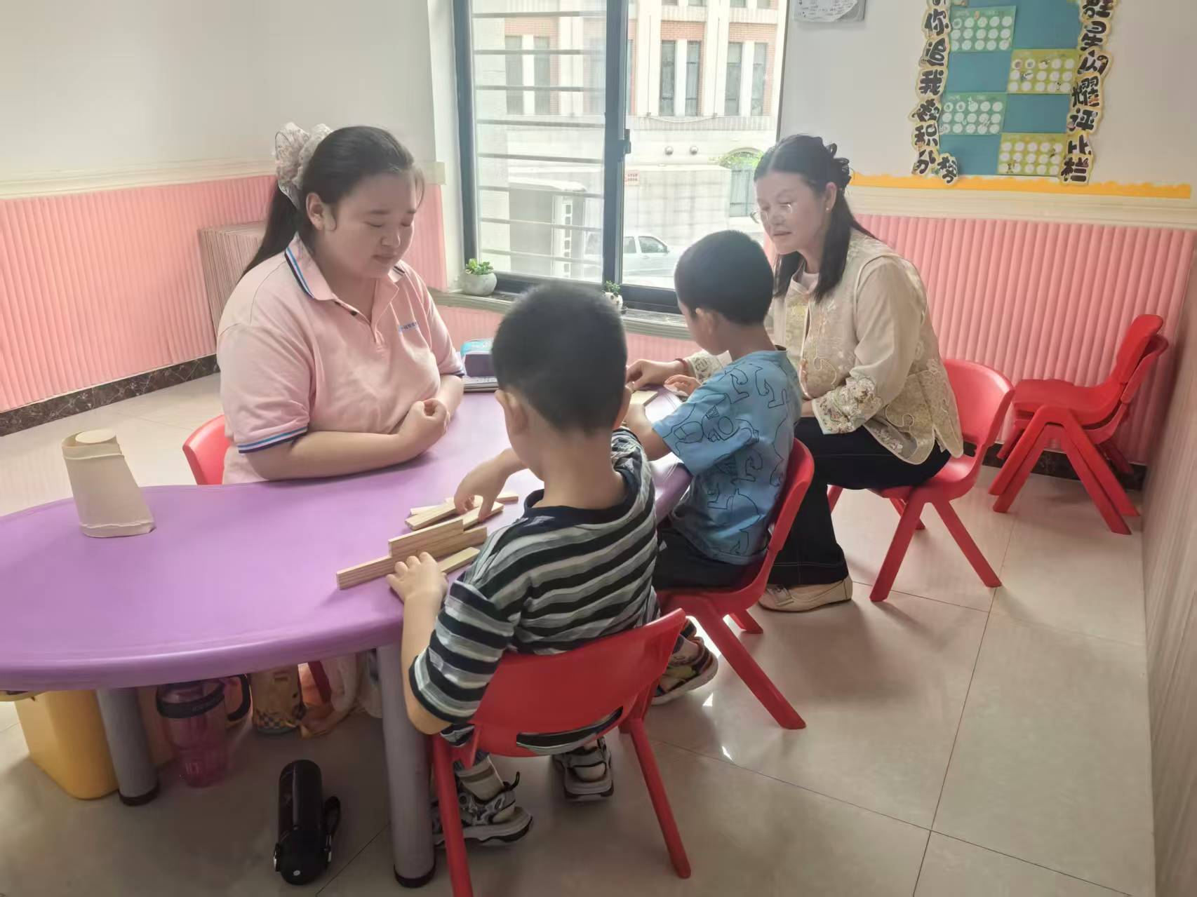 东职文旅康养与教育学院赴一铭儿童智能康复中心开展暑期顶岗实践