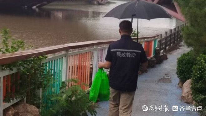 雨中又见“救助蓝”，济南救助中心地毯式排查送物资