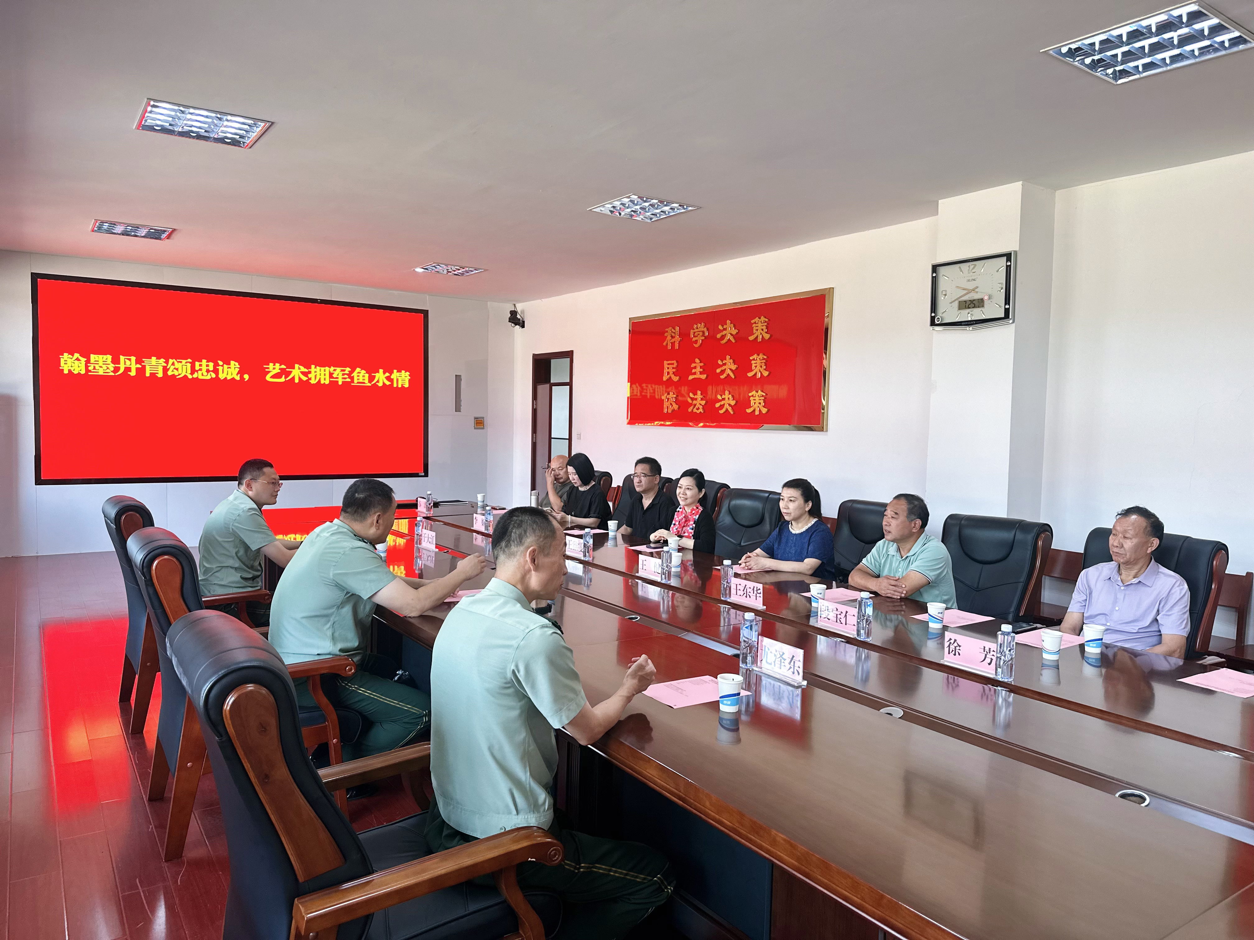 翰墨丹青颂忠诚！济南市历下美协走进武警某部开展拥军笔会活动