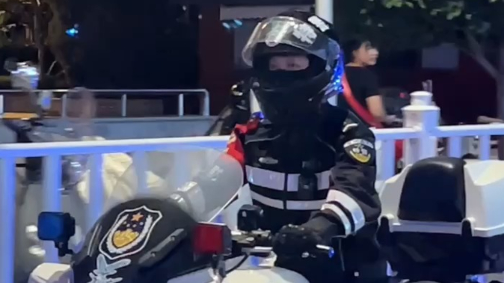 果然视频丨暑假泰山游客增多，泰山公安特巡警加强开展夜间巡逻行动