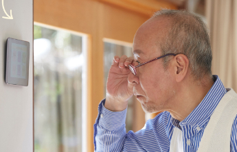 近视眼老了会老花眼吗？白内障、青光眼早期不用治疗？专家解读