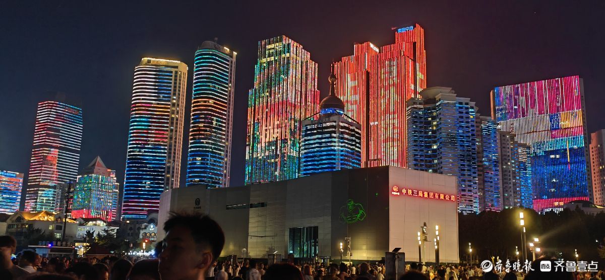 青岛五四广场夜景，绚丽多姿