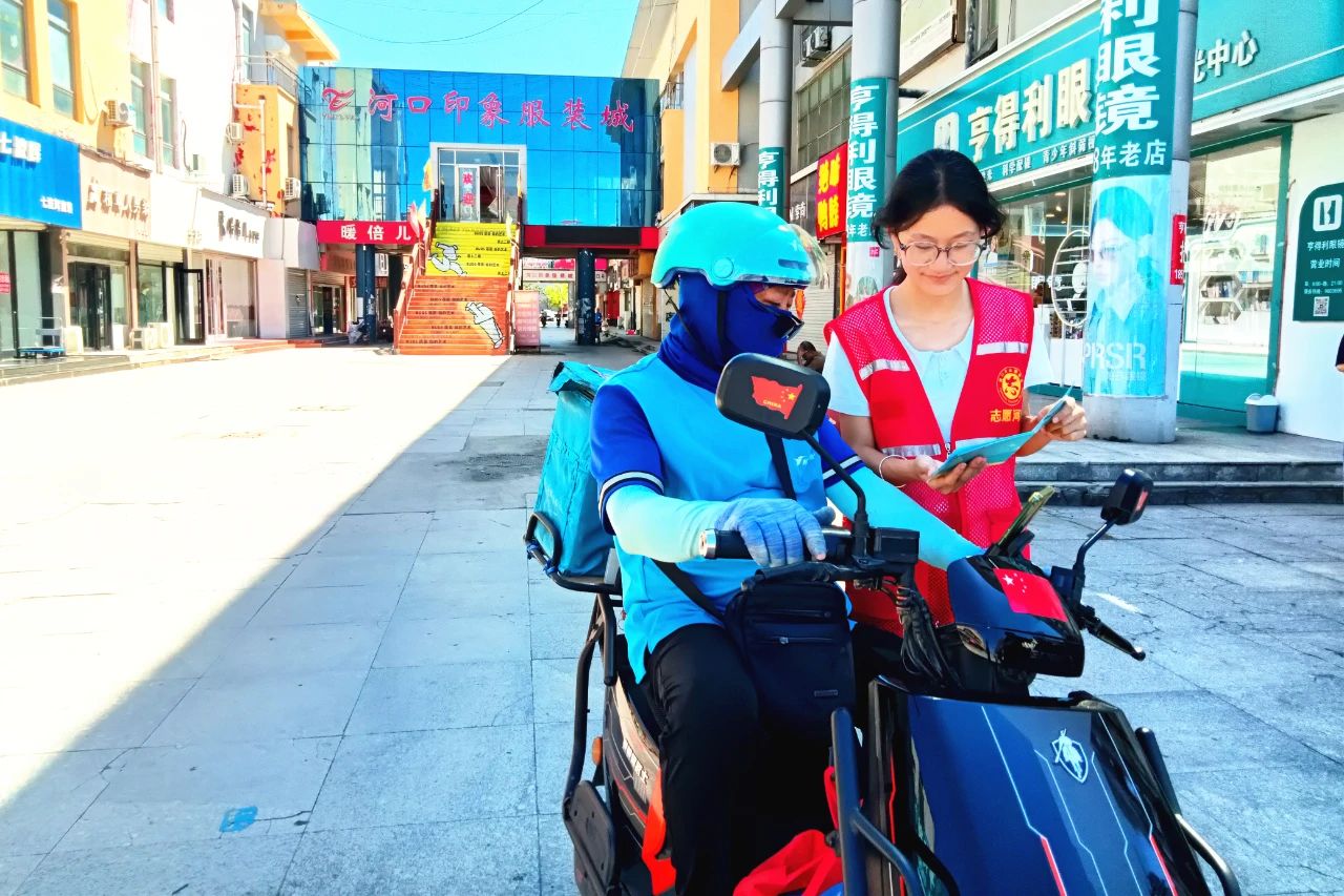 河口区：防溺水宣传走进商圈 关心关爱新就业群体