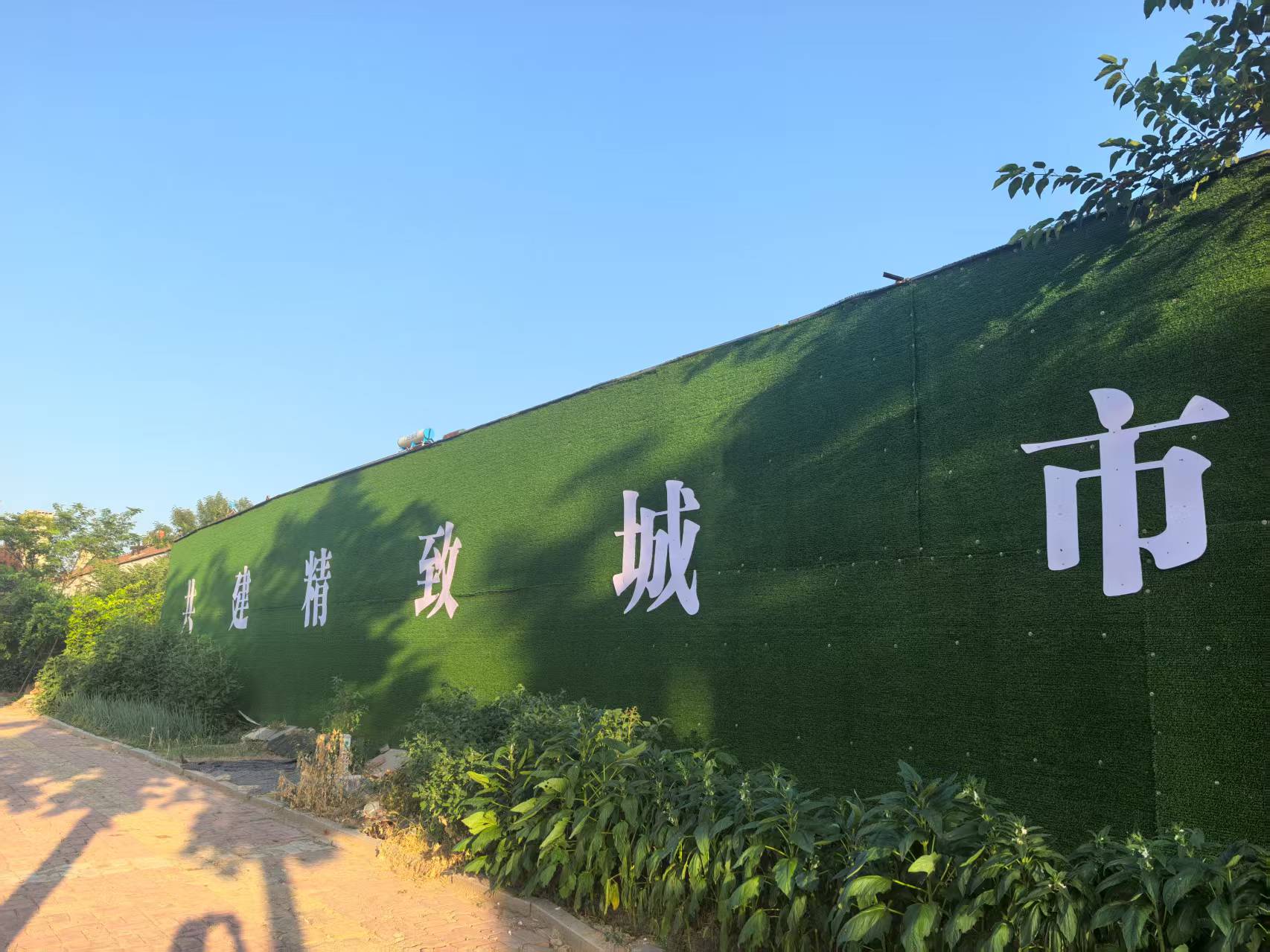 无棣县棣丰街道打响围挡“焕新战”破旧围挡蝶变城市文明风景线