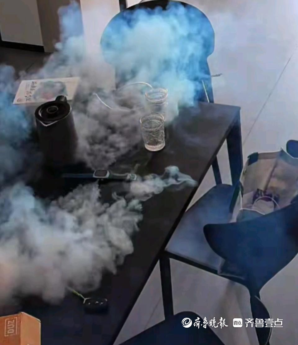 小米儿童电话手表突然自燃！小米客服回应