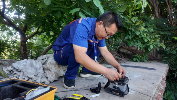 泰安联通智家工程师用汗水筑牢通信防线
