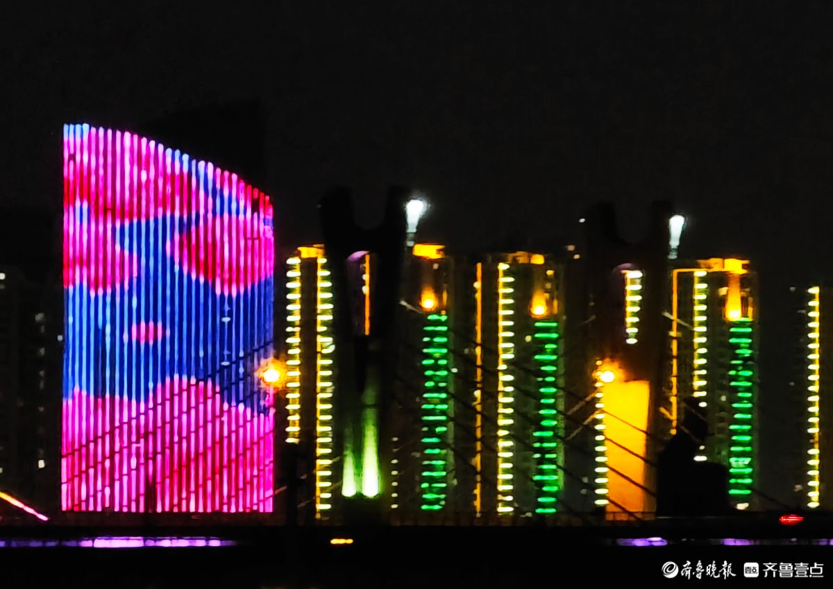 沂河岸边灯光，秀出五彩斑斓的美景