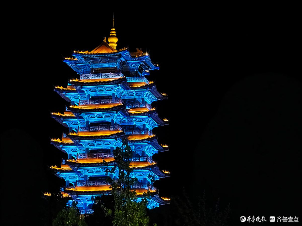 沂河岸边灯光，秀出五彩斑斓的美景