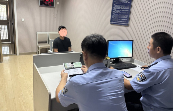 套牌车竟与真车停在同一停车场！交警：记12分，罚款2000元