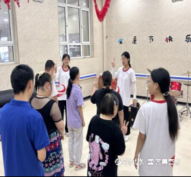 巧手“绘”温暖，齐鲁师范学院爱心社“同心燃梦”服务队在行动