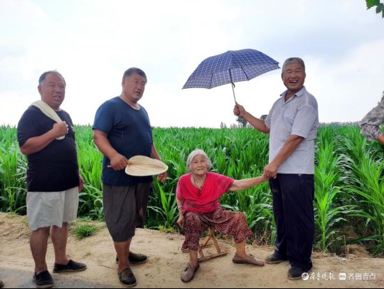 无人机立大功！聊城85岁老人迷失玉米地，大雨将至，多亏了他