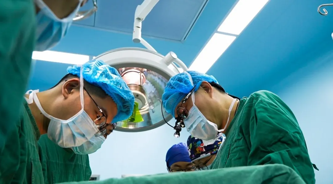 8个月患儿腹藏巨大肿瘤，上海儿童医学中心临沂医院完成切除术