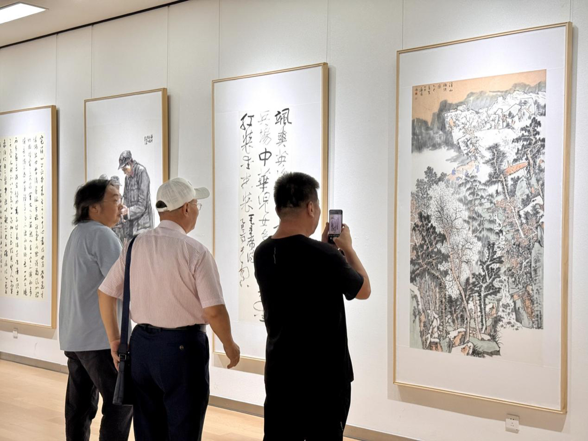 图集｜丹青铸魂，铭史前行！百余件书画摄影作品彰显军民鱼水情深