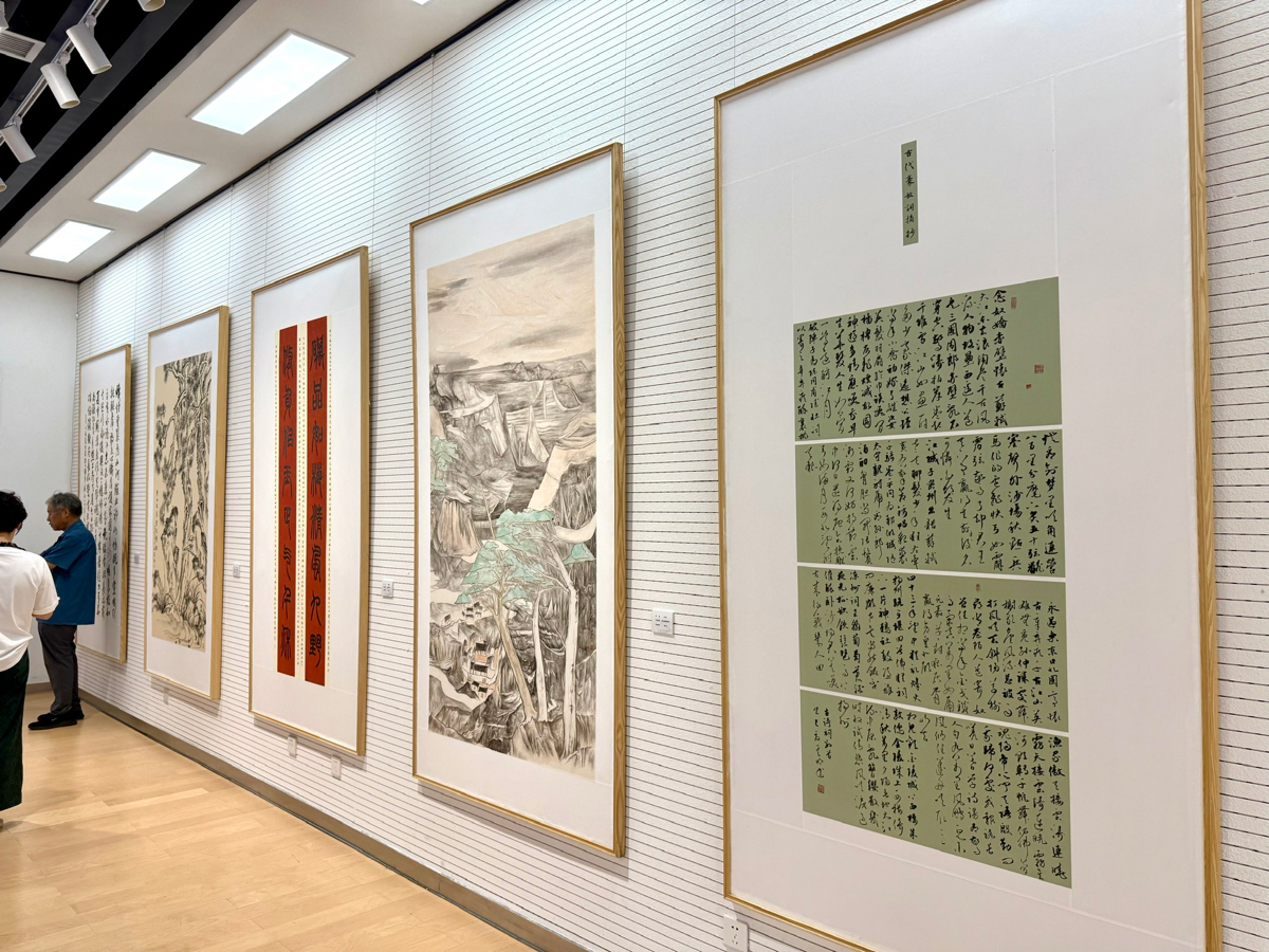 图集｜丹青铸魂，铭史前行！百余件书画摄影作品彰显军民鱼水情深