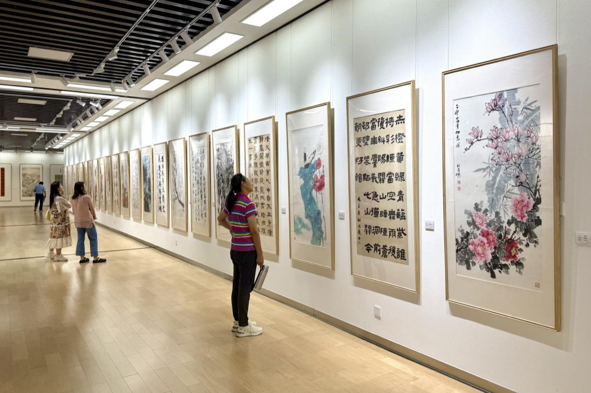 图集｜丹青铸魂，铭史前行！百余件书画摄影作品彰显军民鱼水情深