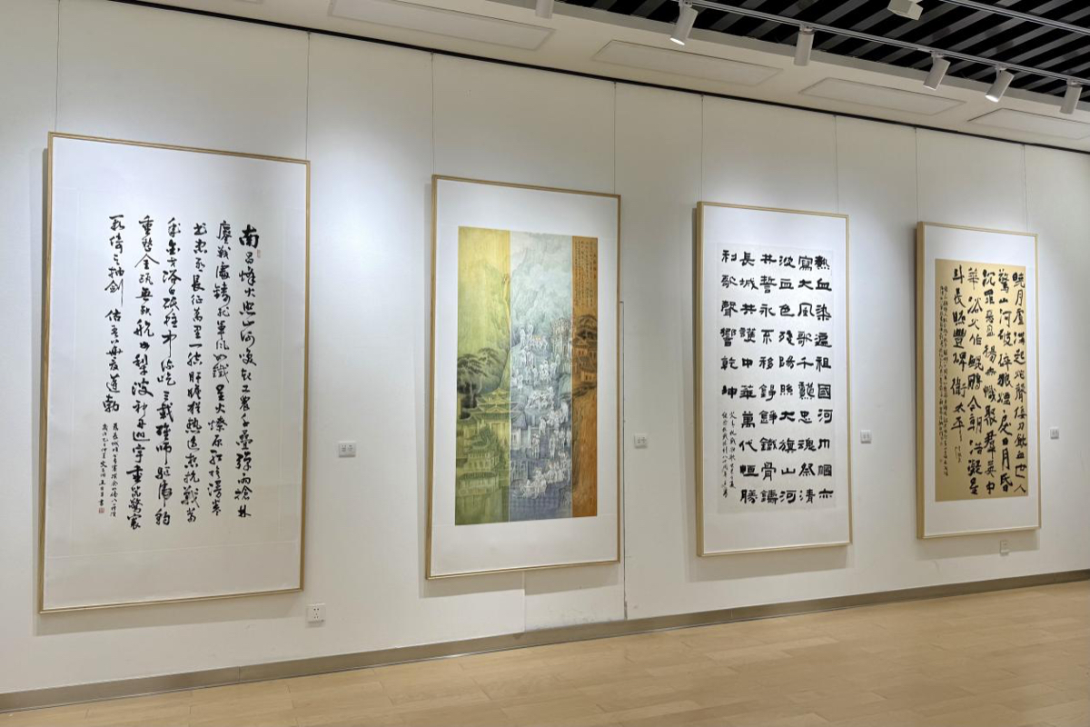 图集｜丹青铸魂，铭史前行！百余件书画摄影作品彰显军民鱼水情深