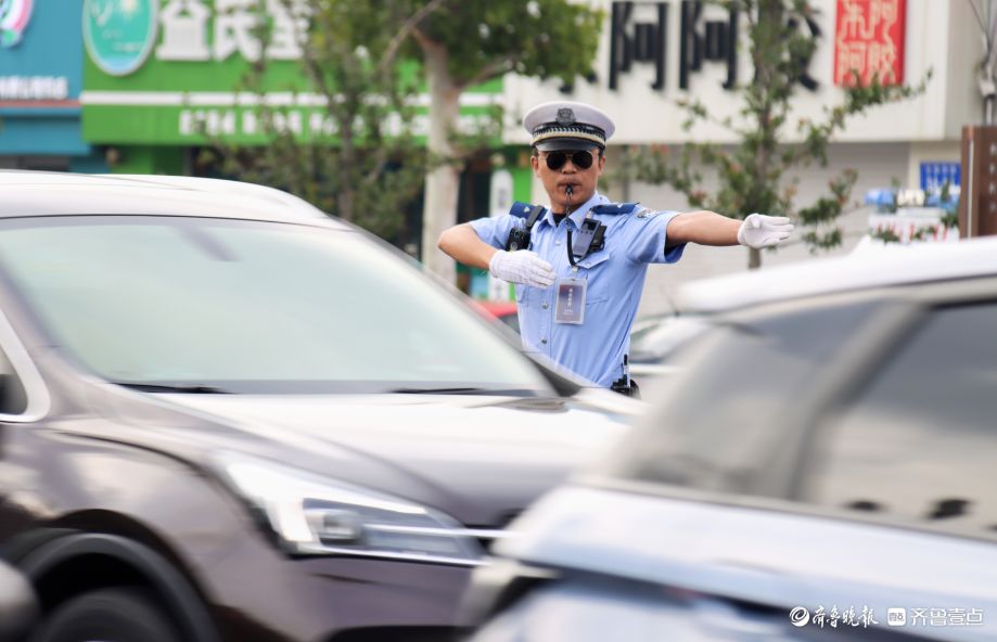 屯警路面站好“高峰岗”！聊城交警全力打造和谐畅安交通环境