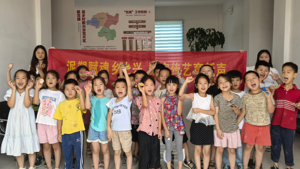 果然视频｜9名青理工学生自发到山村支教：希望给孩子带来希望 