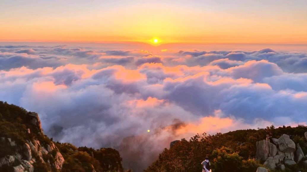 天气情报站|泰山日出云海景观云雾缥缈如仙境，壮美多姿令人惊叹