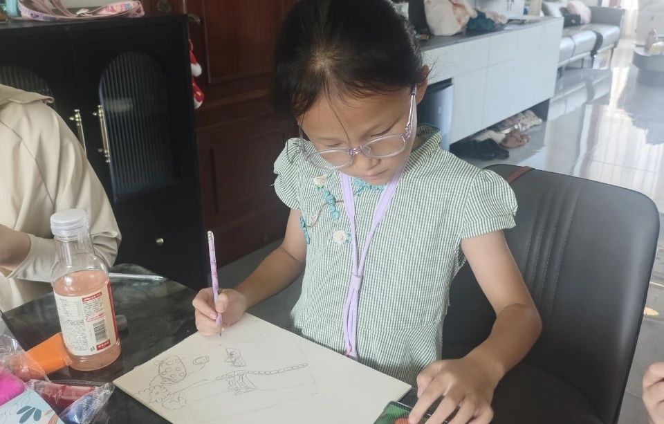 巧手塑万象！济南高新区丰奥嘉园小学开展彩泥创作实践活动