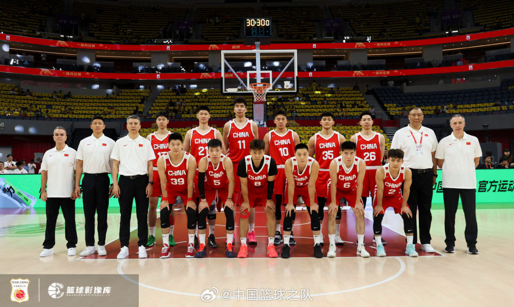 体坛午爆｜中国男篮出征沙特大名单公布，大师赛赵心童今战丁俊晖
