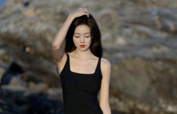 喜欢琴棋书画，端庄随和优雅！超美气质女生来啦，七夕快来偶遇她