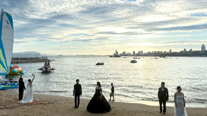 琴岛观澜丨山海为媒！浪漫婚纱旅拍撬动青岛甜蜜经济