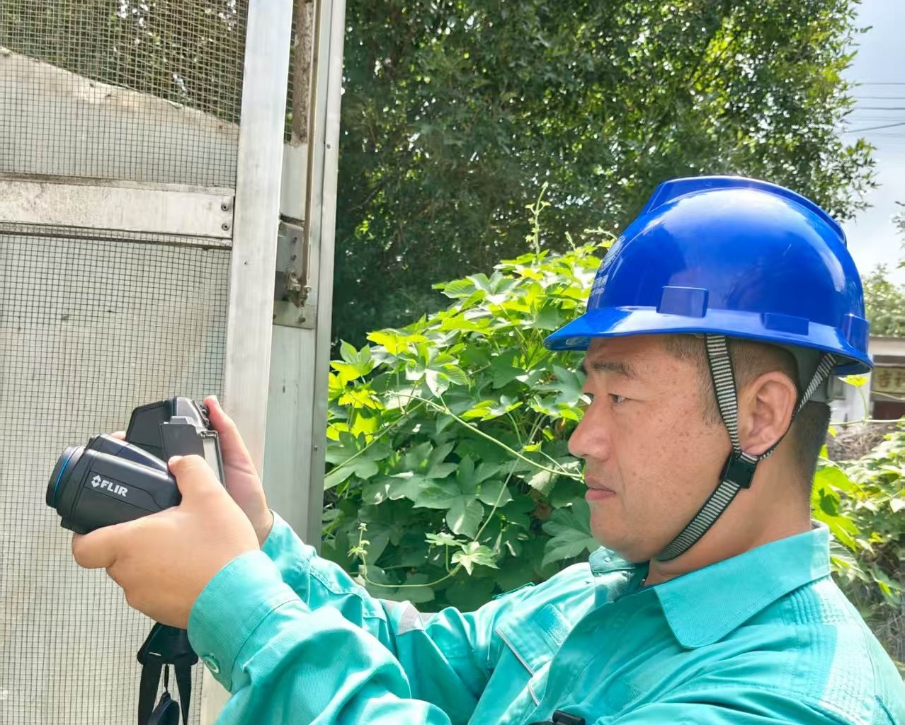 兖州供电中心多举措守护群众夏日清凉