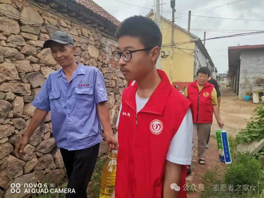 东港区爱心奉献志愿者服务中心携手爱心单位开展志愿服务