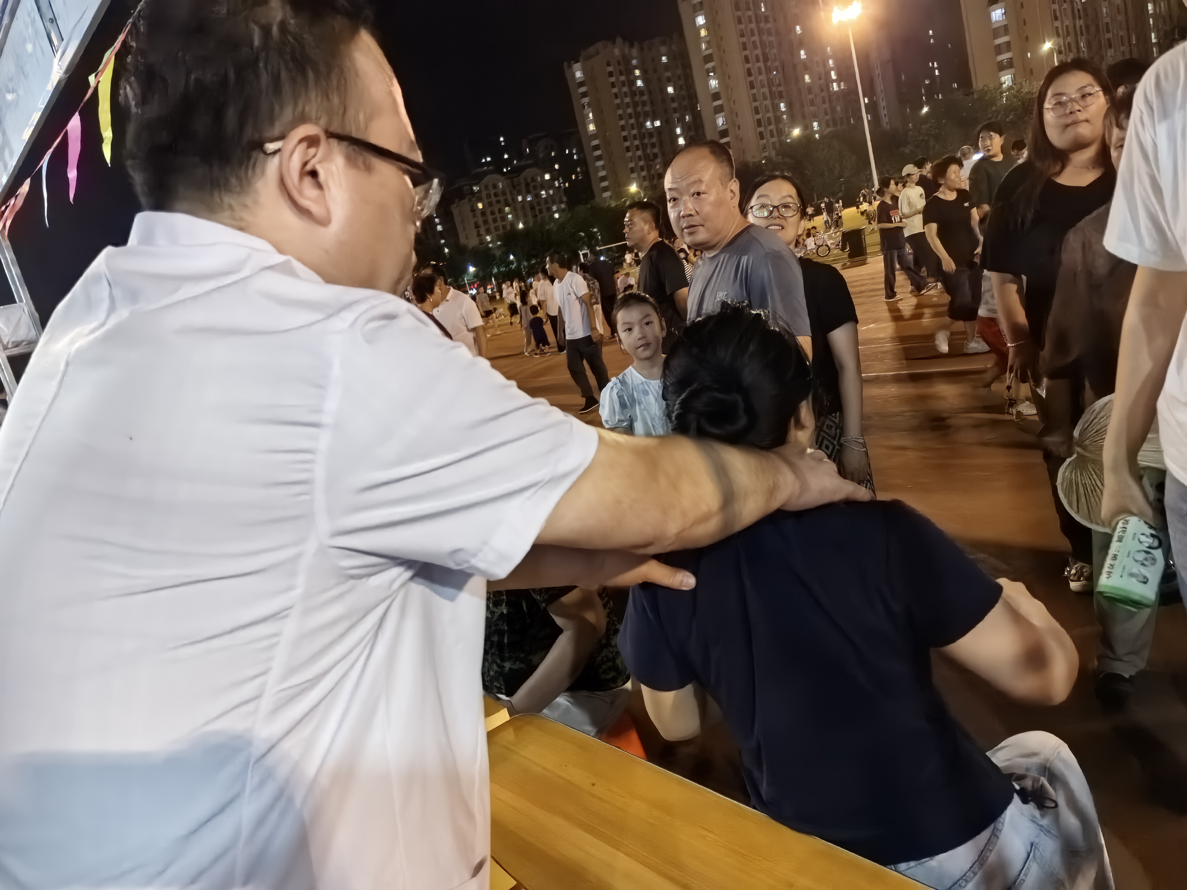 从诊室到夜市：阳信县洋湖乡卫生院医生凭精湛医术点亮中医盛宴