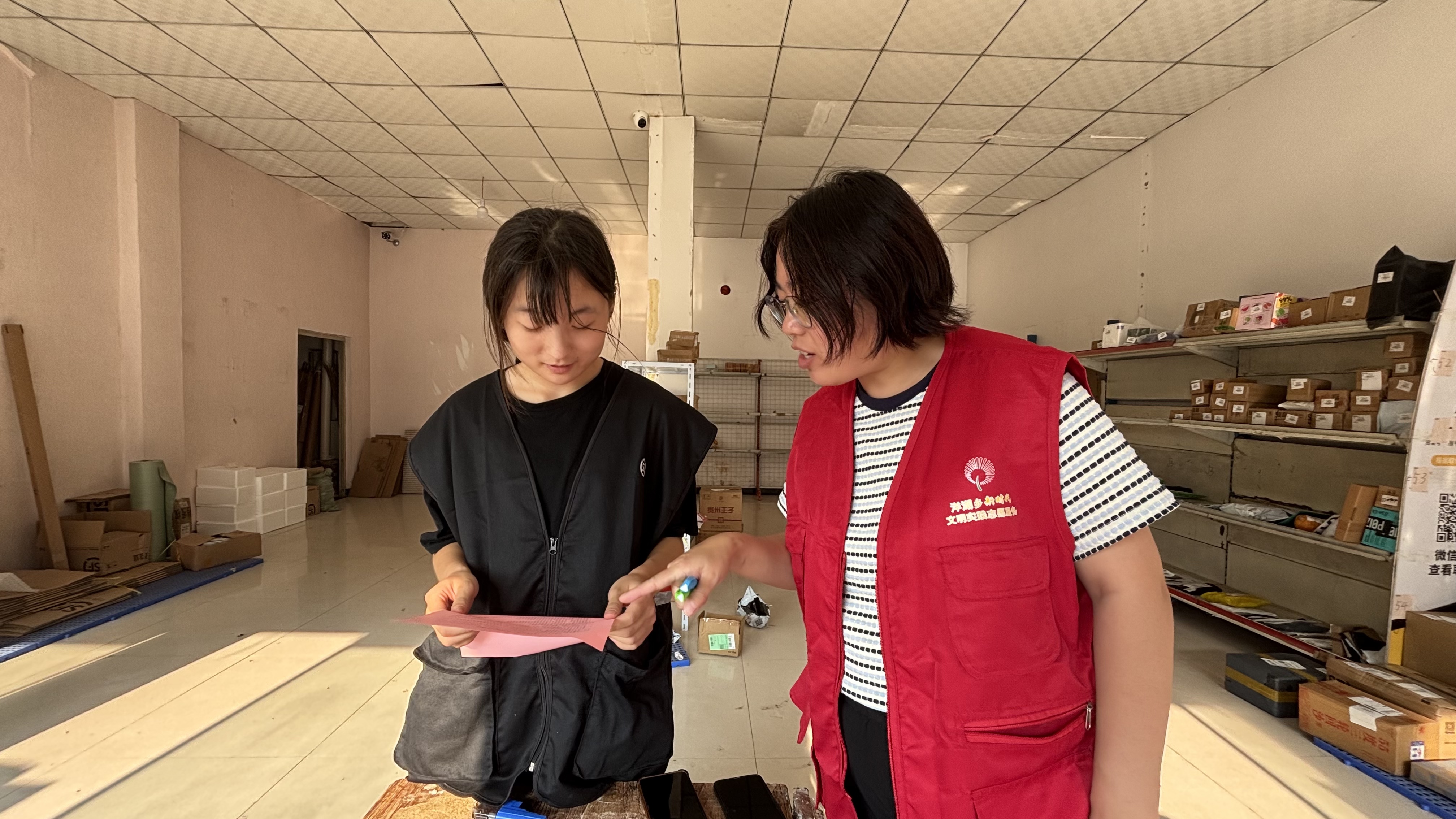 阳信县洋湖乡：排查快递驿站 筑牢“扫黄打非”防线