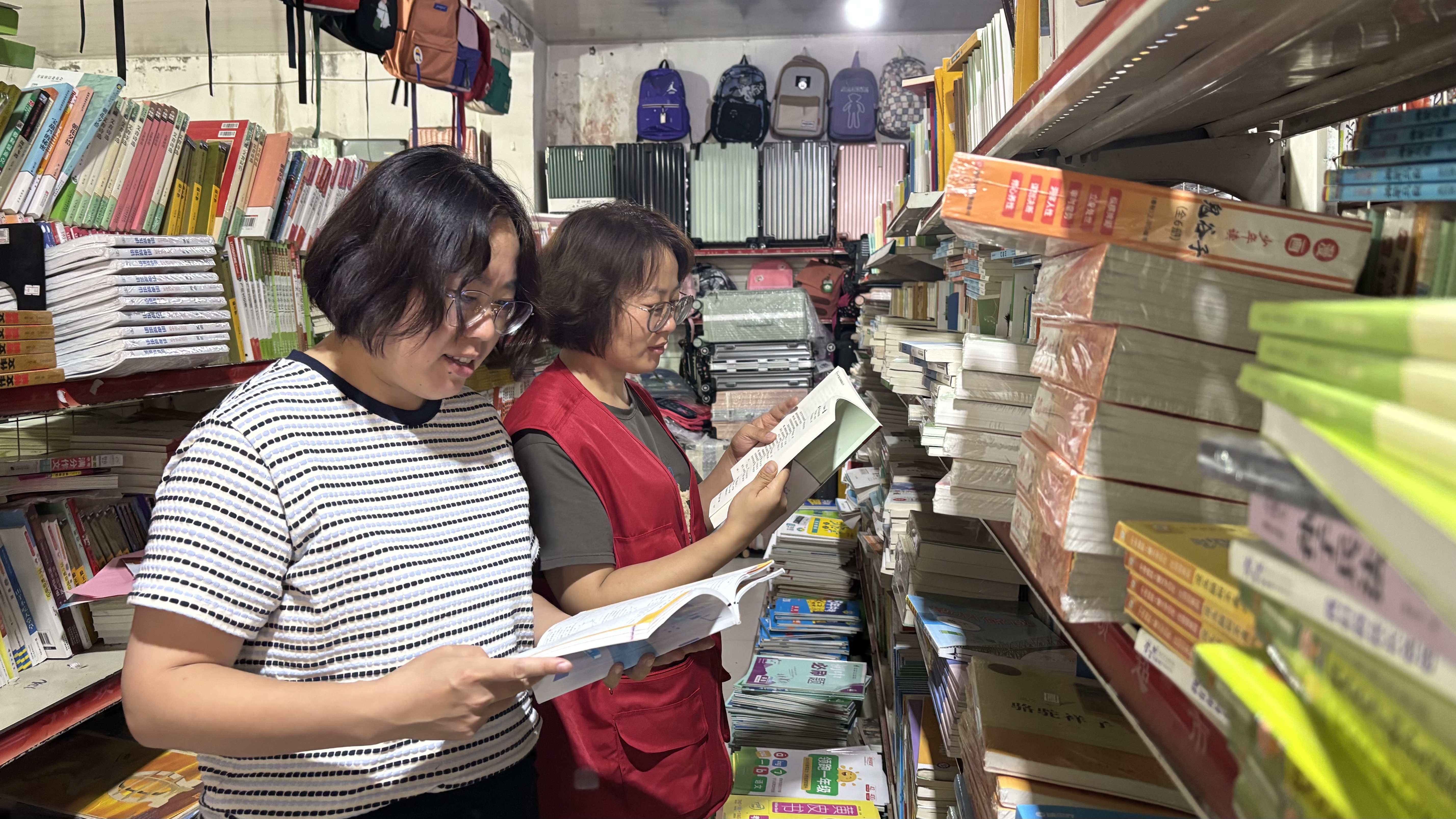 阳信县洋湖乡：“扫黄打非”进书店 书香“护苗”助成长