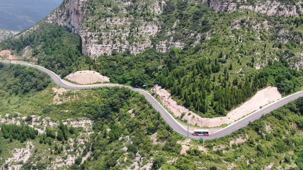 微纪录｜大山里的“专职司机”：张建清与石匣村的8年温情路