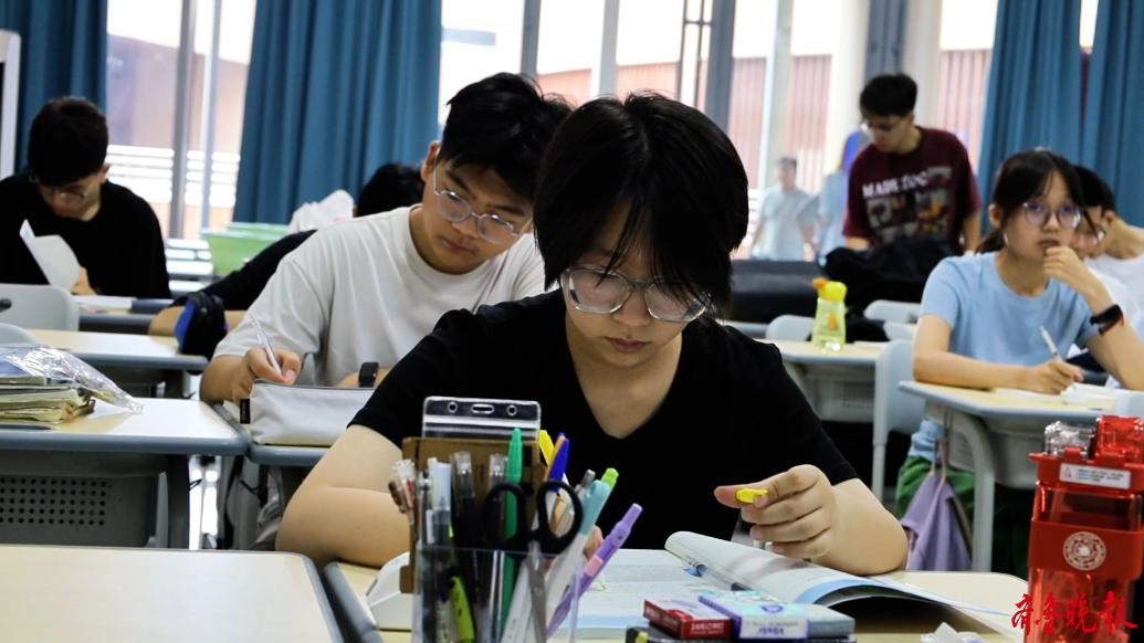果然视频丨鲁州高补开学 复读生迎战新起点